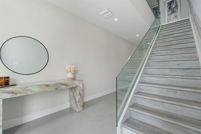 Foto del edificio - 636 NE 8th Ave