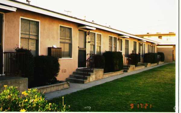 Foto del edificio - 3239 E Wilton St