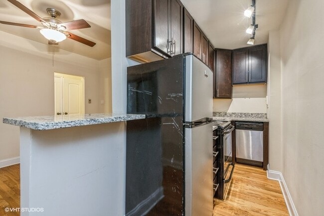 Building Photo - 1430 N Dearborn Pky