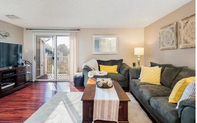 Foto del edificio - Well maintained condo in established Frederick neighborhood available mid April!