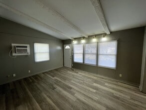 Building Photo - 335 Douglass Ct