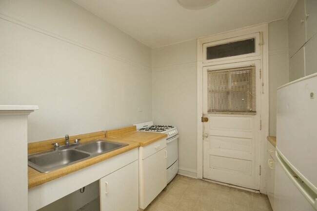 Foto del edificio - 3150 W Belle Plaine Ave