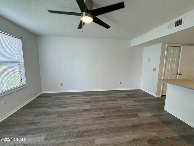 Building Photo - 3606 Tiki Dr