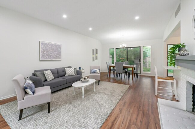 Building Photo - 616 Heritage Vlg