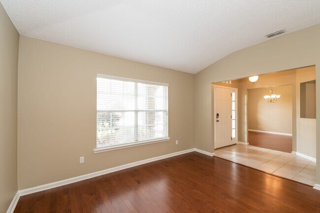 Building Photo - 1001 Flora Parke Dr