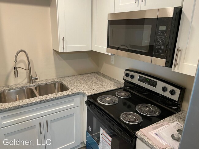 Building Photo - 2 br, 1 bath Apartment - 1001- 1009 Indian...