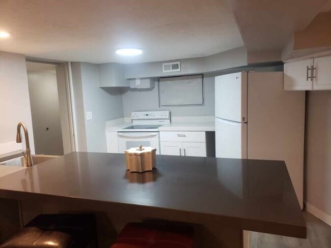 Building Photo - 168 Ross Dr