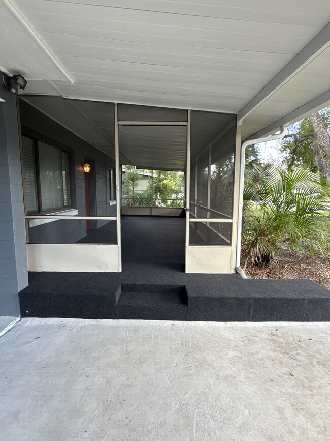 Building Photo - 1208 Crescent St