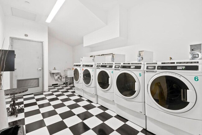 Foto del edificio - 517 W 45th St