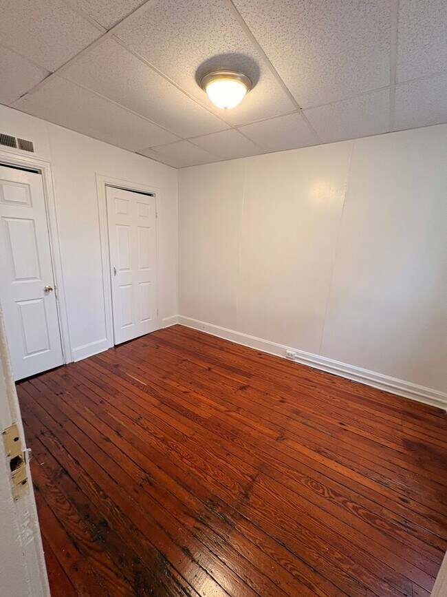 Foto del edificio - Spacious 3-Bedroom Apartment – West End of York City!