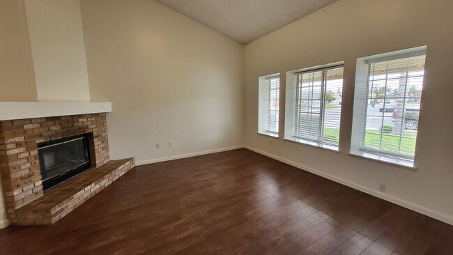 Building Photo - 6601 Camphor Ct