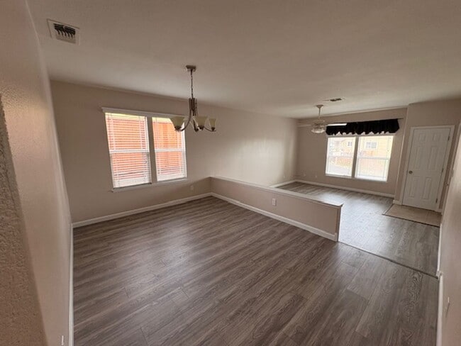 Building Photo - San Leandro Remodeled 3 bed, 2 bath Cul-de-Sac, Dogs OK,