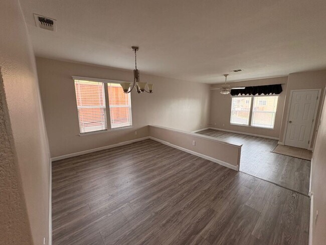 Foto del edificio - San Leandro Remodeled 3 bed, 2 bath Cul-de-Sac, Dogs OK,