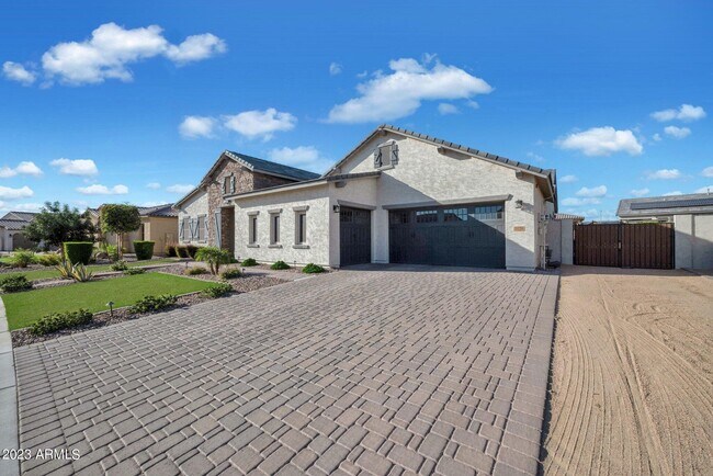 Building Photo - 9238 W Villa Chula