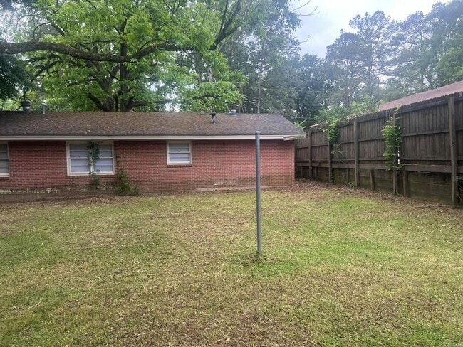 Building Photo - 2737 Chevy Chase Dr