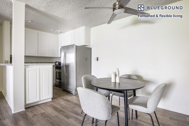 Foto del edificio - 219 S Barrington Ave