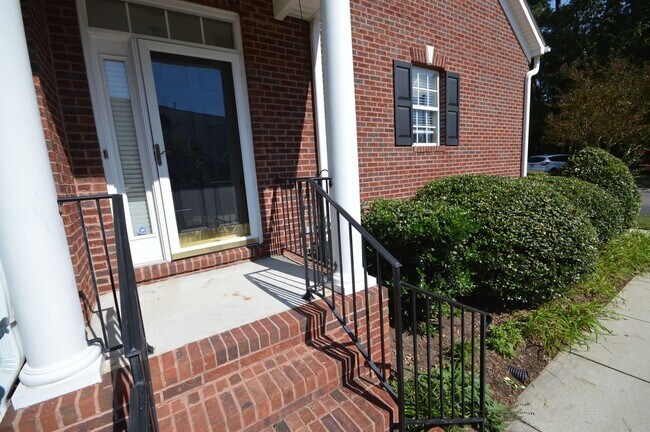 Building Photo - 114 Prestonian Pl