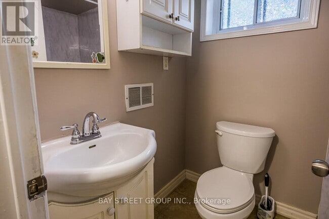 Building Photo - 12 Craigmore Crescent