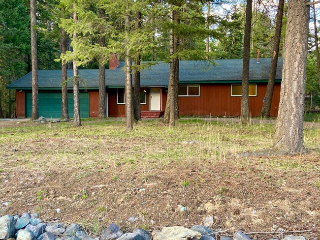 Building Photo - 2301 E Lakeshore Dr