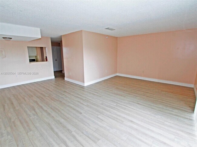 Foto del edificio - 9351 Fontainebleau Blvd