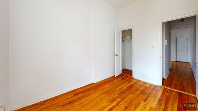 Building Photo - 166 W 83rd St