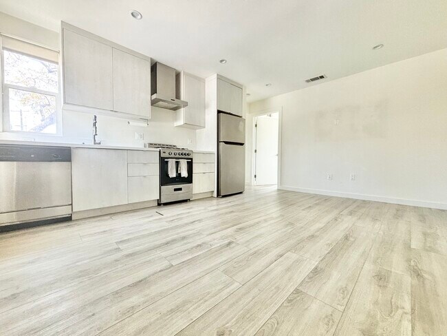Foto del edificio - 721 Silver Lake Blvd