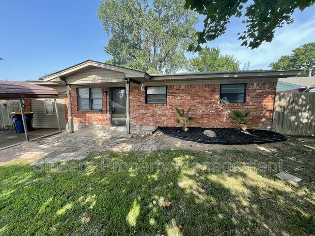 Building Photo - 912 Sandy Ln