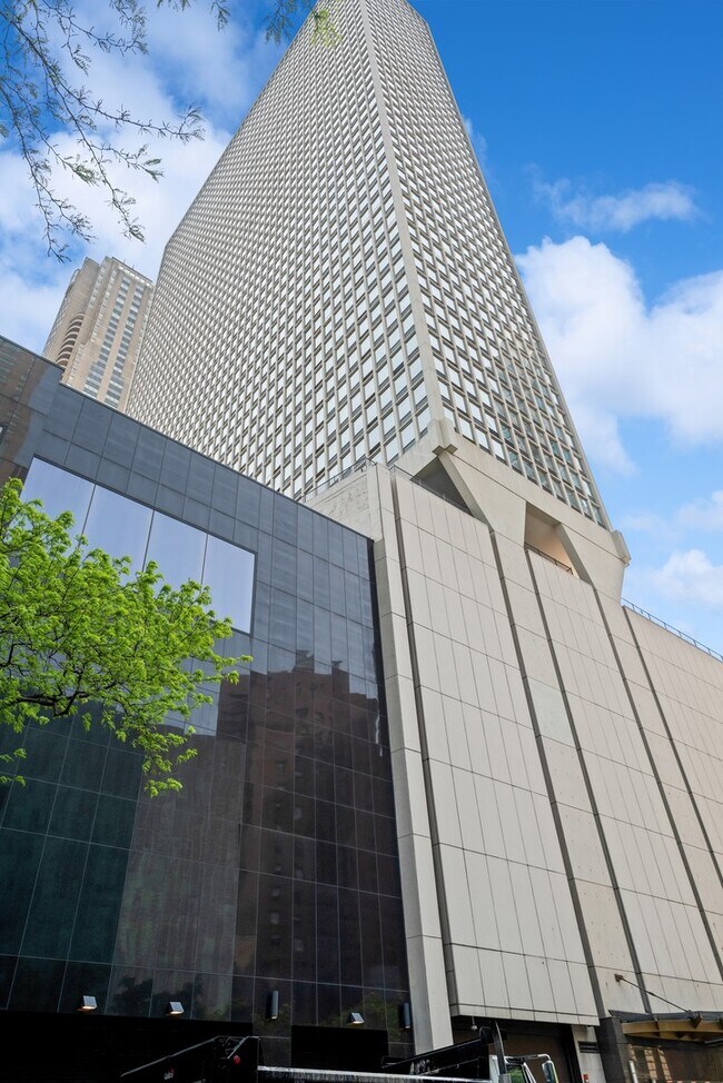 Building Photo - 111 E Chestnut St