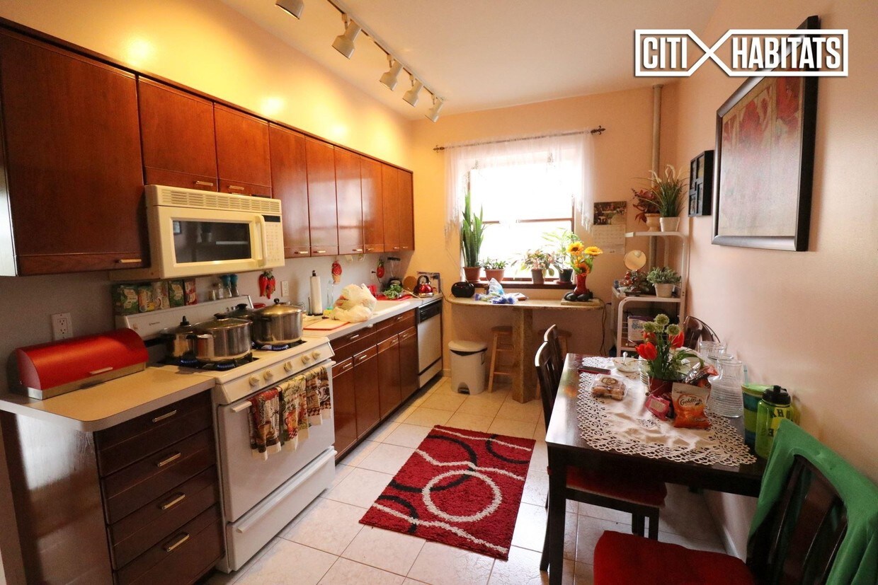 5830 Fresh Pond Rd Unit 1R, Maspeth, NY 11378 Room for Rent in