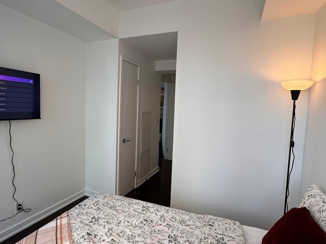 Photo du bâtiment - Master Room - York St & Bremner Blvd