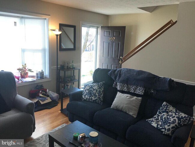 Foto del edificio - 307 Willowbrook Ct
