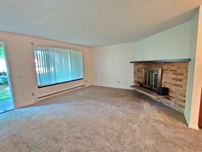 Building Photo - 511-511 1/2 Burke Ct