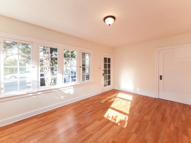Foto del edificio - 5504 Barton Ave