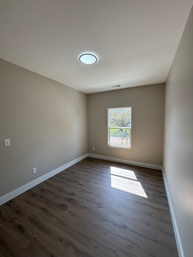 Building Photo - 3131 Linden Ave