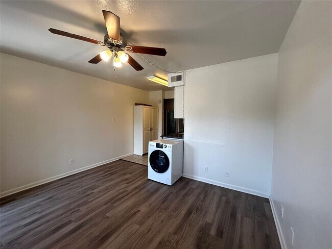 Foto del edificio - 1010 W 23rd St