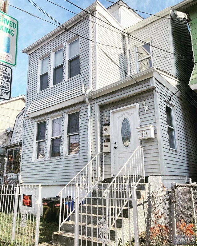 374 Myrtle Ave, Irvington, NJ 07111 Townhome Rentals in Irvington NJ