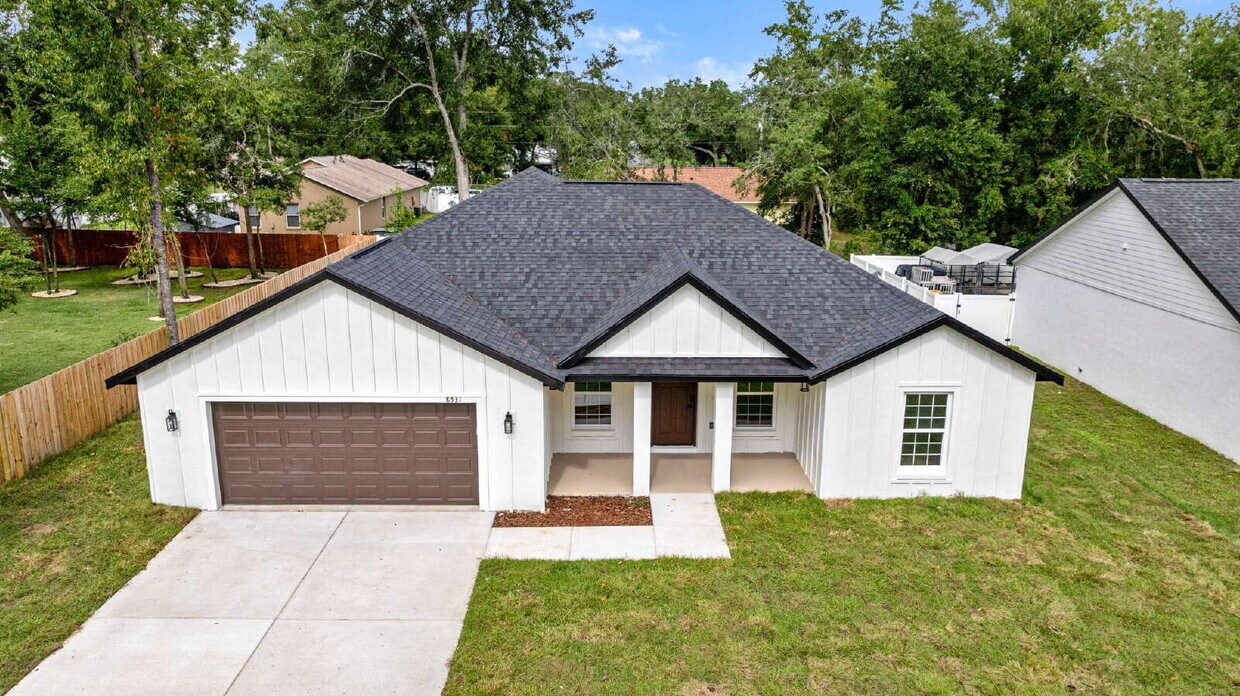 Foto principal - Beautiful New Home in Prime Summerfield Lo...