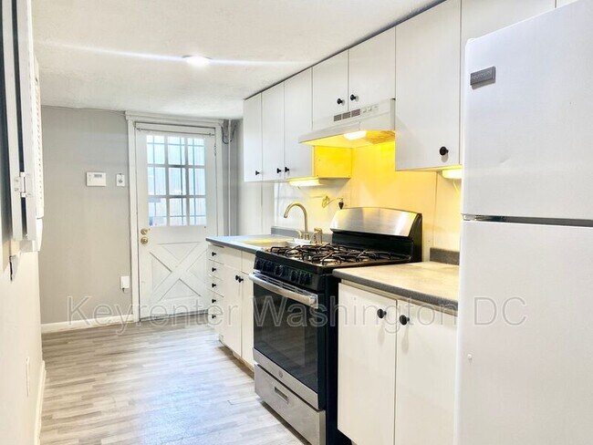 Foto del edificio - 1351 A St NE