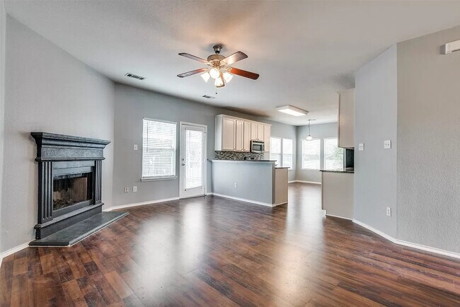 Foto del edificio - 3301 Anysa Ln