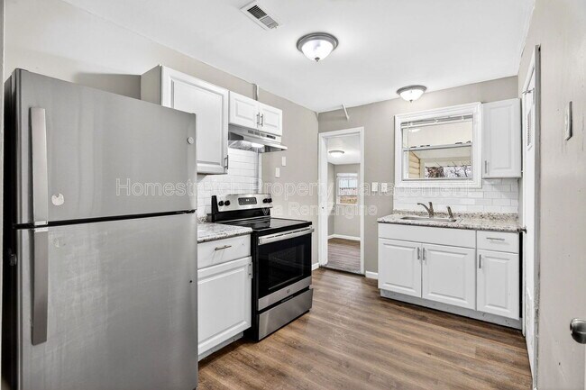 Building Photo - 10261 Imperial Dr