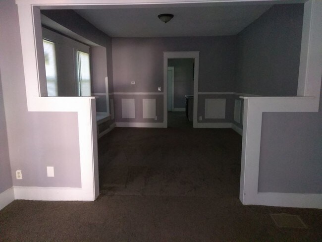 Foto del edificio - SPACIOUS 3 BEDROOM DUPLEX NEAR DOWNTOWN