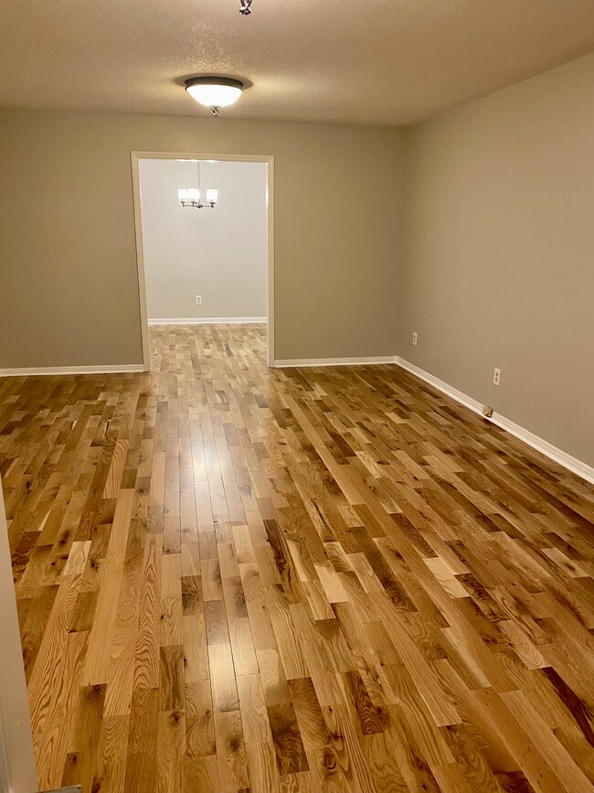 Building Photo - 302 Cherokee Dr