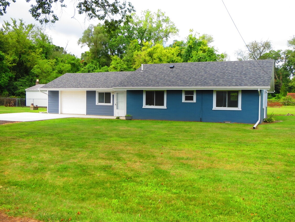 Primary Photo - 5937 Blossman Rd
