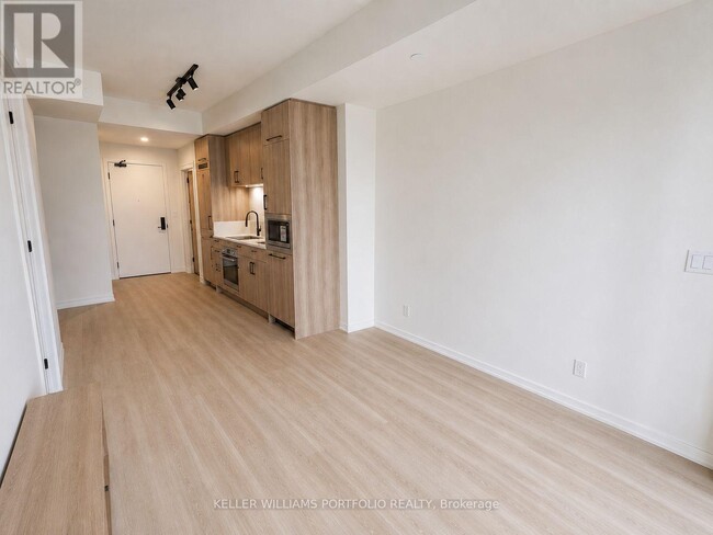 Building Photo - 109 Erskine Ave