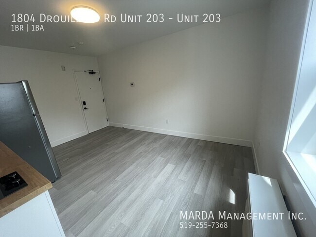 Photo du bâtiment - MODERN AND COZY 1 BED/1 BATH UNIT IN EAST WINDSOR! INCLUSIVE!
