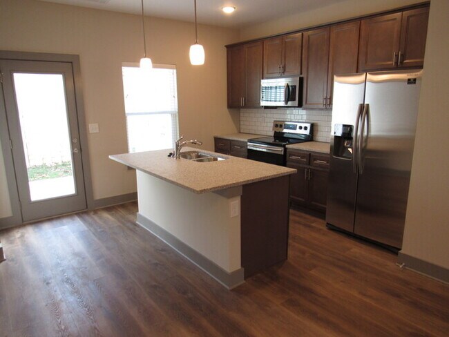 Foto del edificio - 639 Bristol Creek Dr