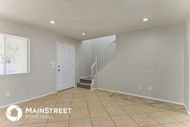 Building Photo - 5632 S Vine Ave