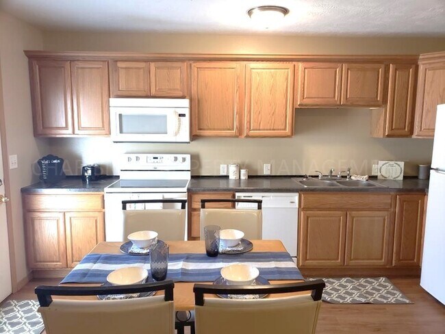 Foto del edificio - LOOKING FOR MORE SPACE? TRY US! 3 BD, 2 BA TOWN HOME IN TEA!