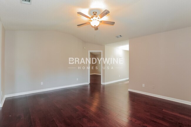 Building Photo - Celebrate 2024 with a Home that Sparkles! ...