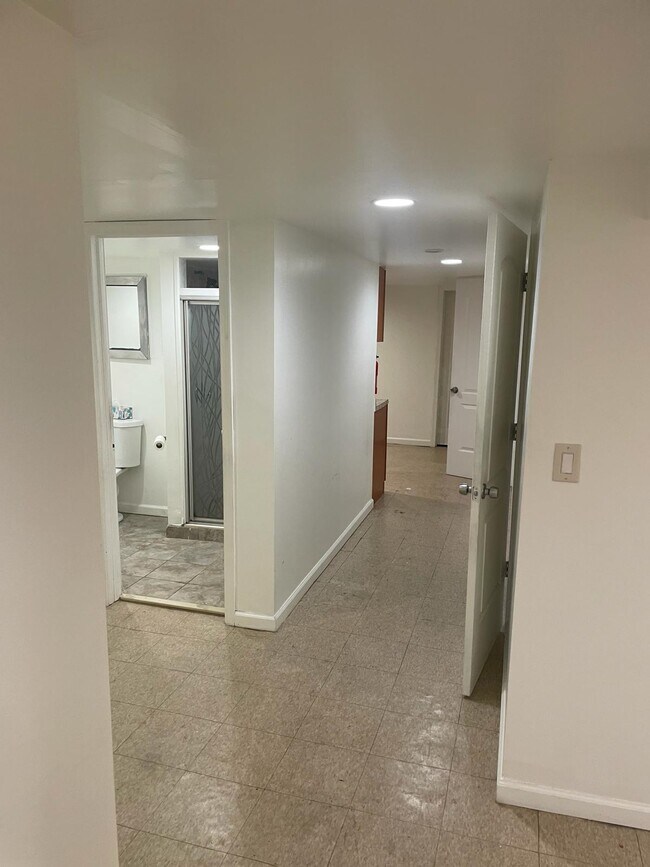 Foto del edificio - 248 Kennedy Ave